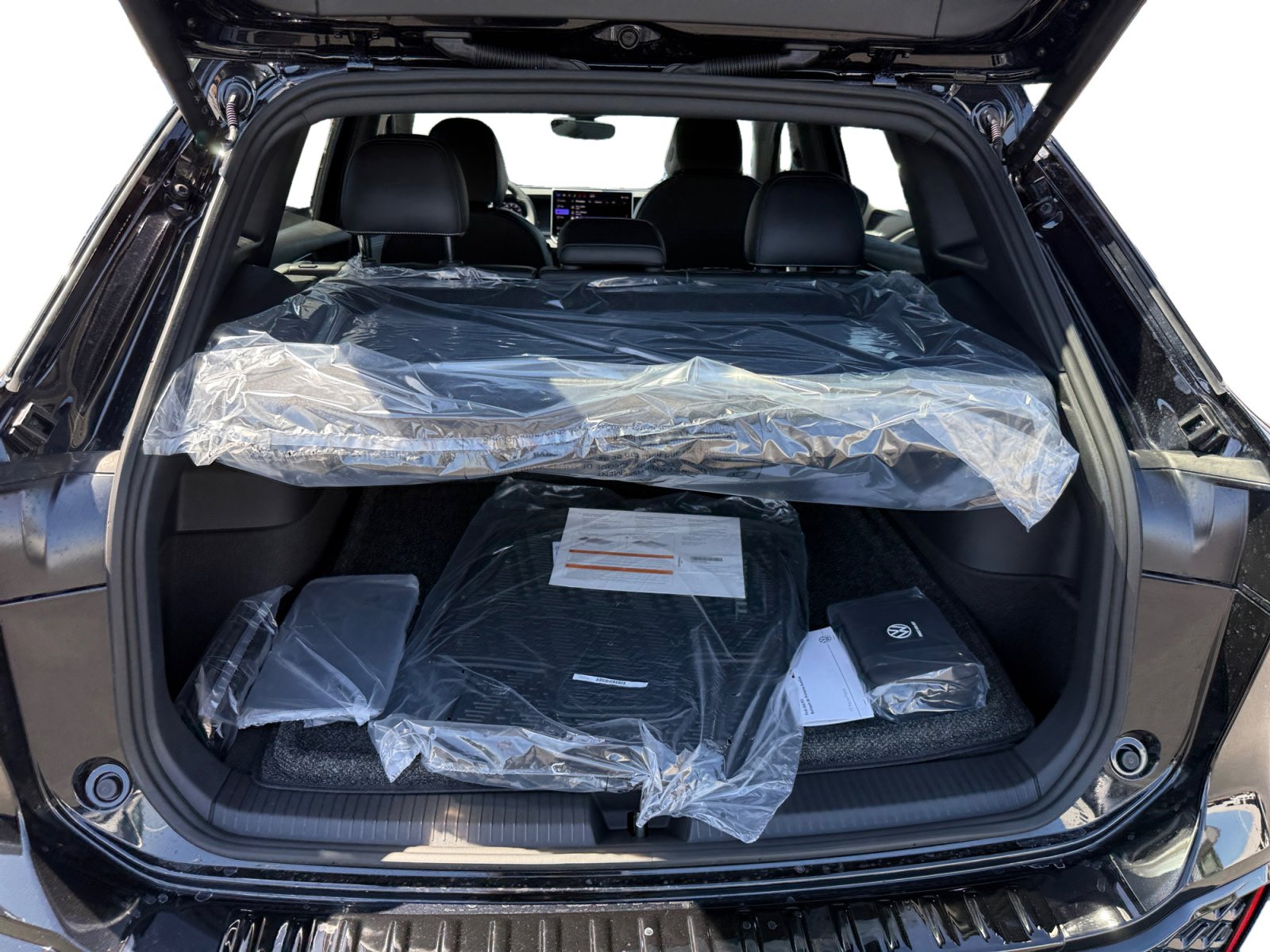 New 2026 Volkswagen Tiguan SE R-Line FWD image 17
