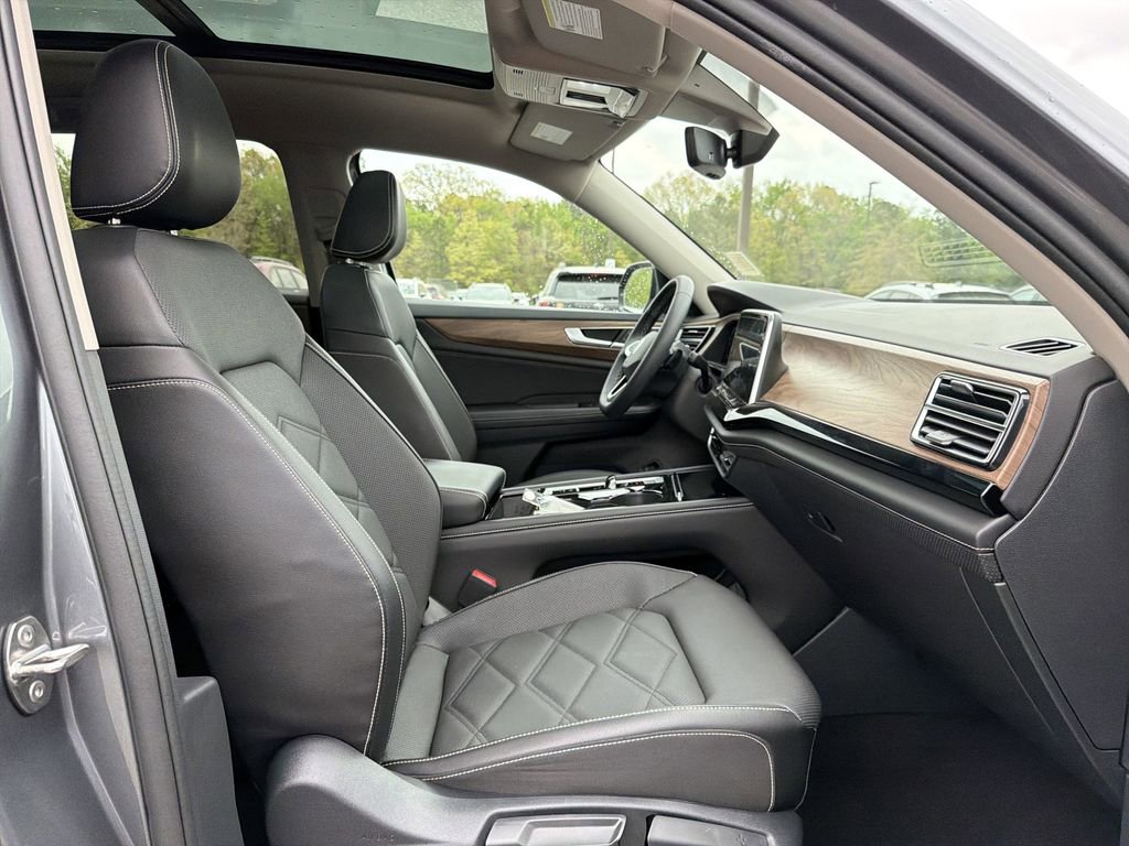 Used 2024 Volkswagen Atlas SE image 19