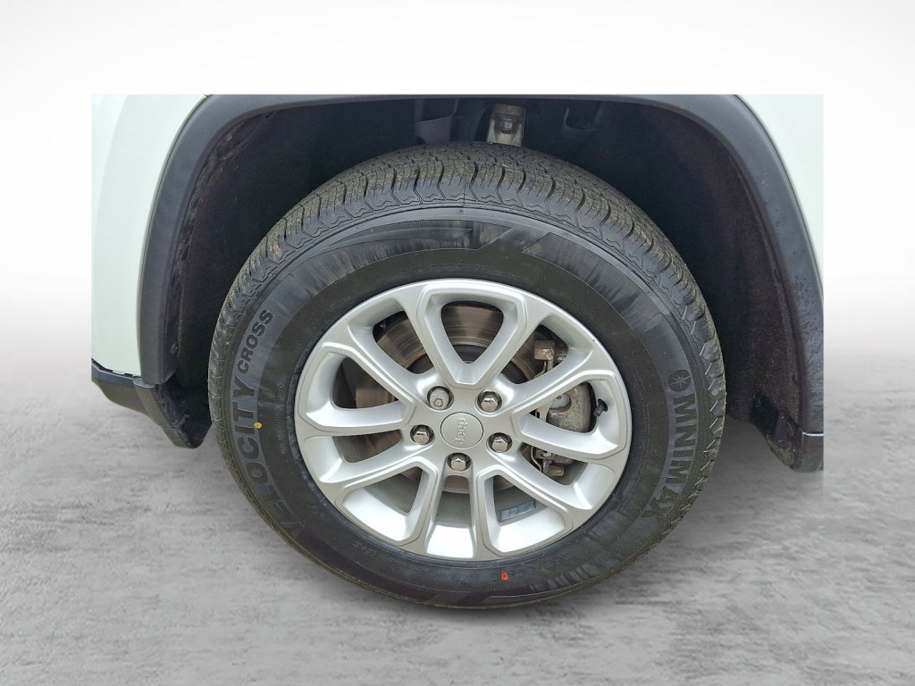 Used 2021 Jeep Grand Cherokee Laredo AWD/4WD image 9