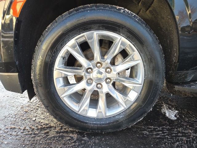 Used 2021 Chevrolet Suburban Premier w/ Premium Package image 28