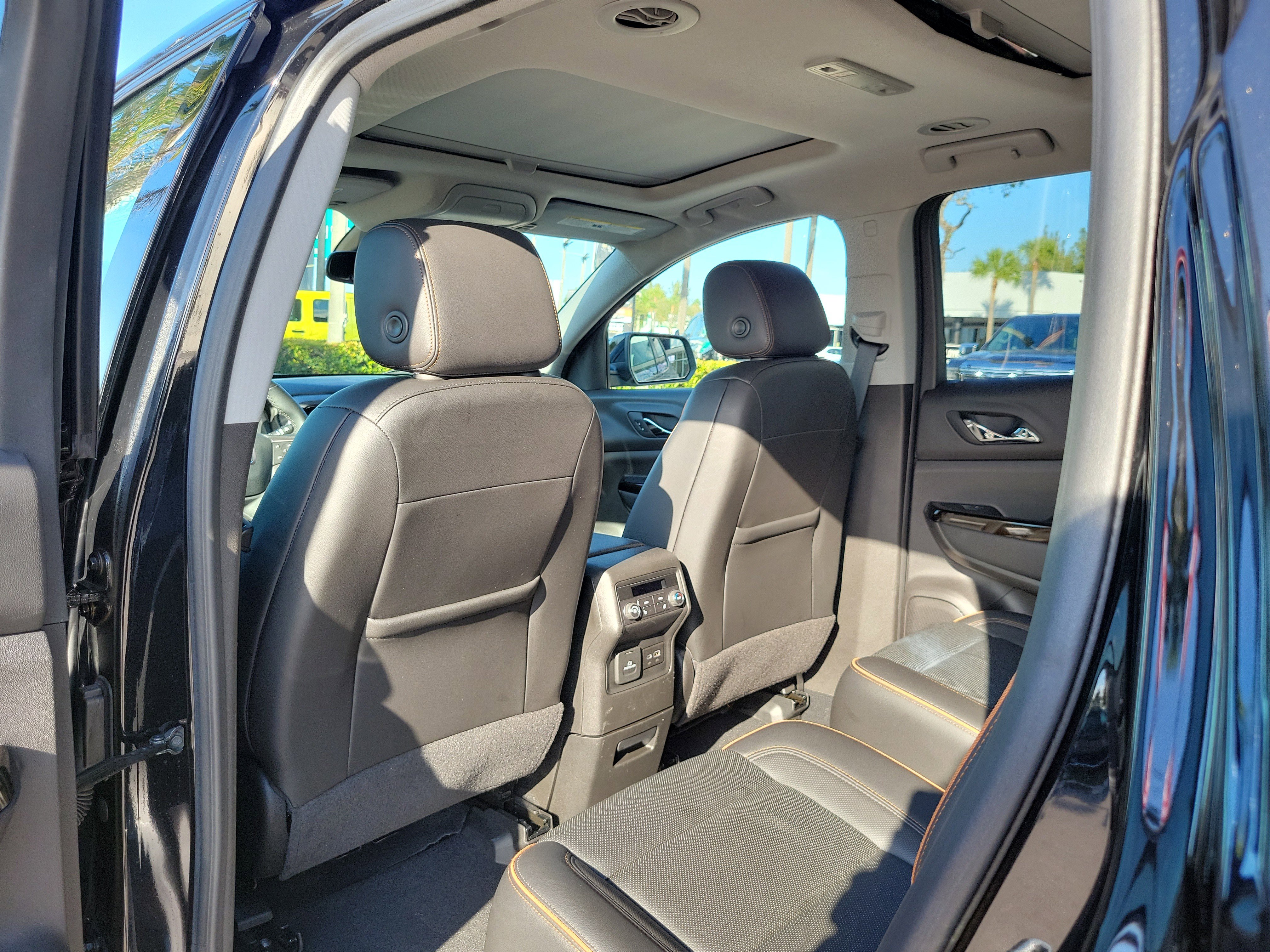 Used 2023 GMC Acadia AT4 w/ Technology Package image 16