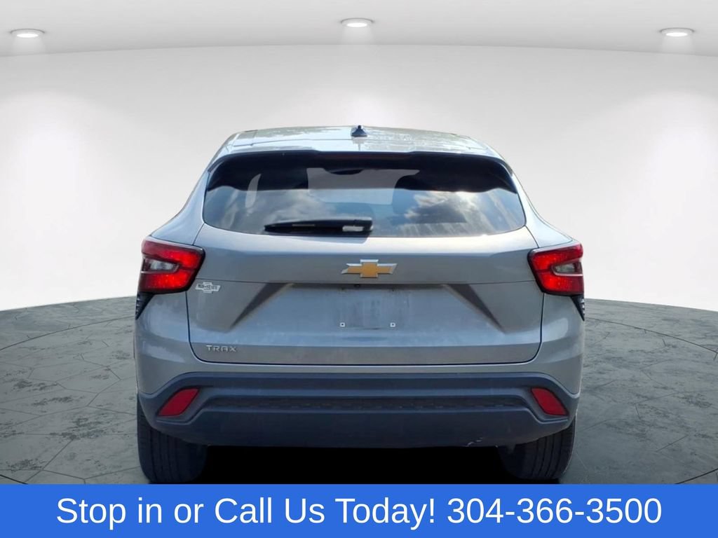 Used 2024 Chevrolet Trax LS w/ LS Convenience Package FWD image 5