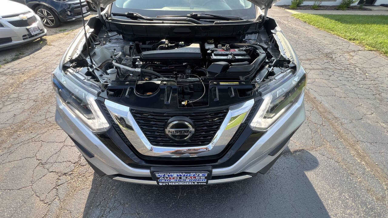 Used 2018 Nissan Rogue SV w/ Premium Package image 36