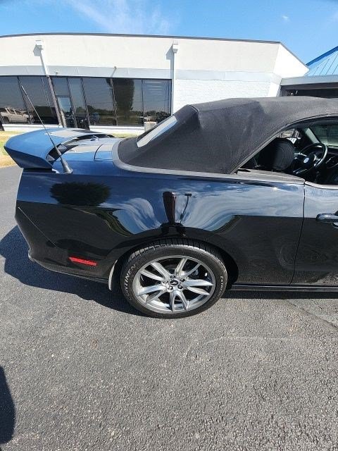 Used 2014 Ford Mustang GT Premium w/ Electronics Package RWD image 9