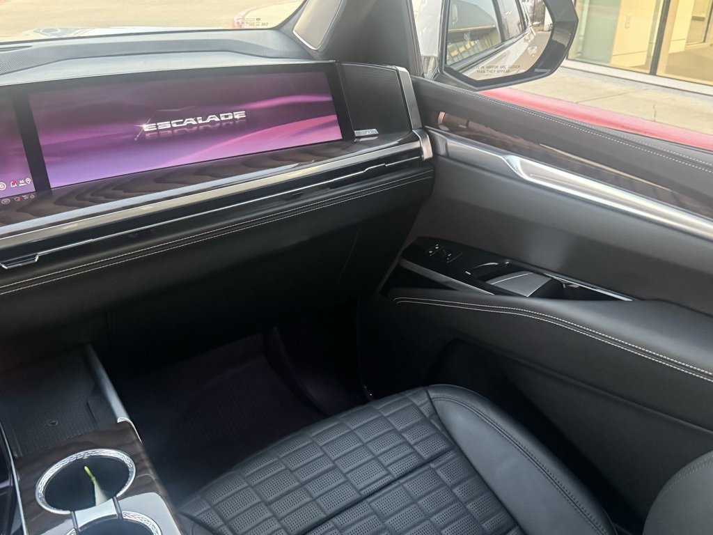 Used 2025 Cadillac Escalade Sport Platinum w/ LPO, ONYX Package image 21