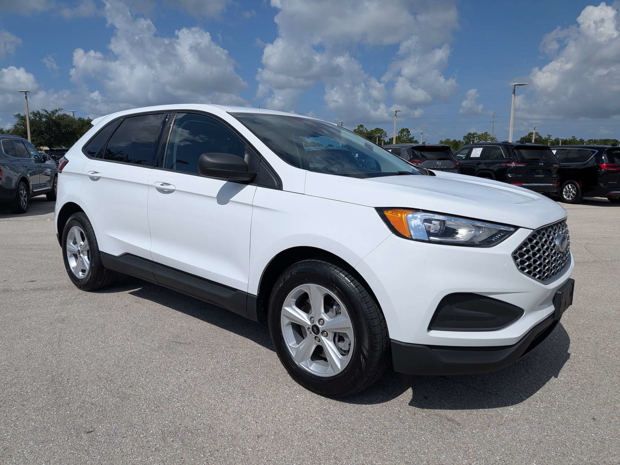 Used 2024 Ford Edge SE AWD/4WD image 2