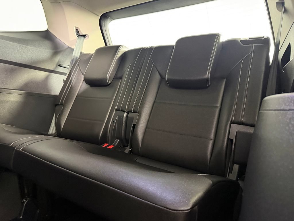 Used 2023 Volkswagen Atlas SE w/ Black Wheel Package FWD image 26