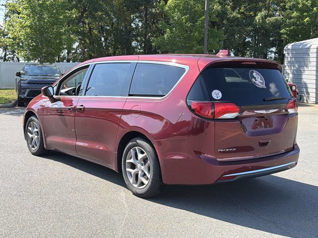 Used 2018 Chrysler Pacifica Touring Plus w/ Tire & Wheel Group FWD image 11