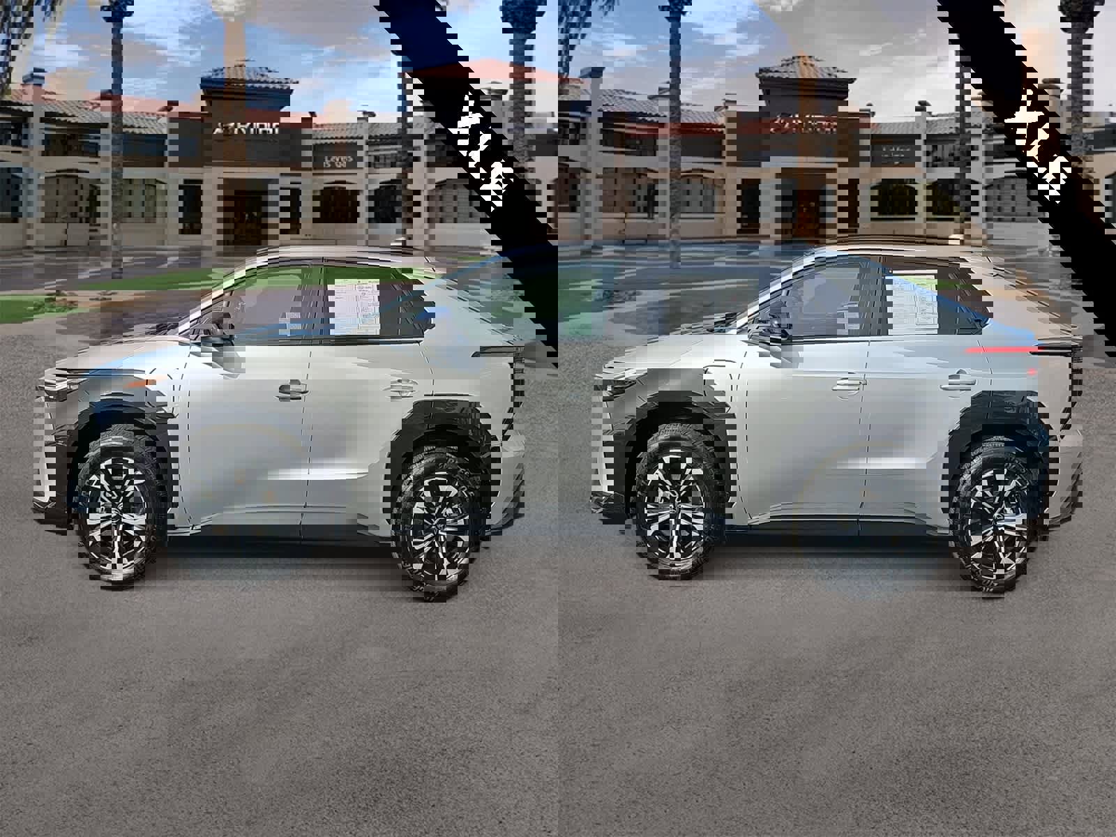 Used 2024 Toyota bZ4X XLE w/ Weather Package image 5