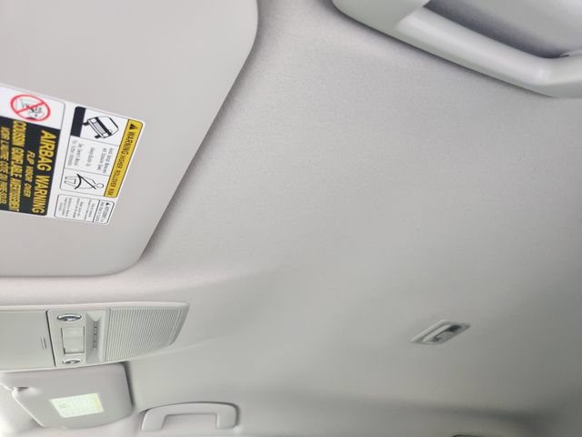 New 2025 Nissan Kicks SR FWD image 19