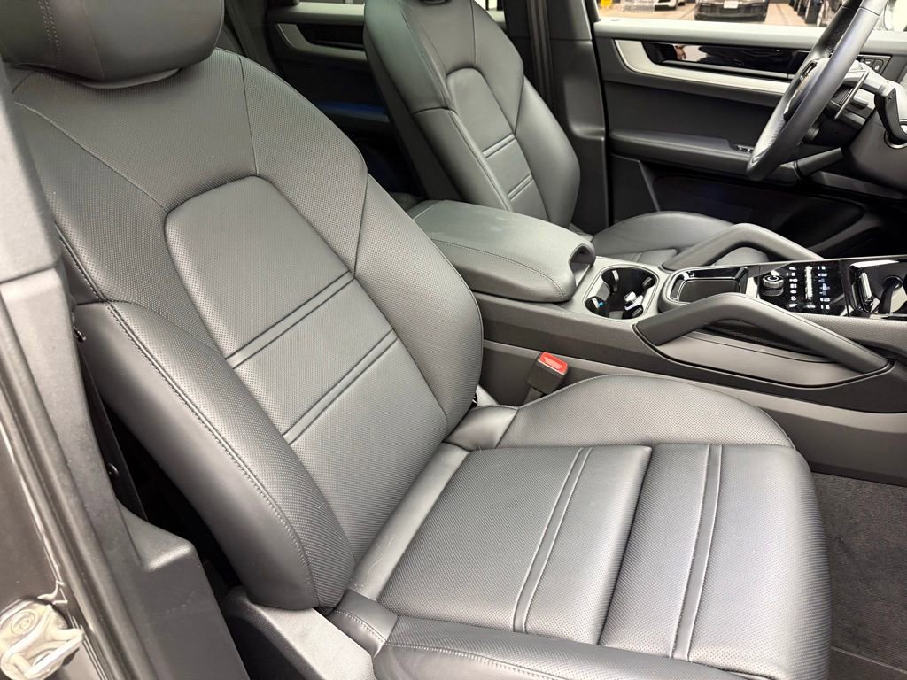 Certified 2025 Porsche Cayenne Coupe image 25