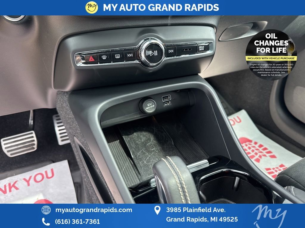 Used 2022 Volvo XC40 T5 R-Design w/ Advanced Package image 22