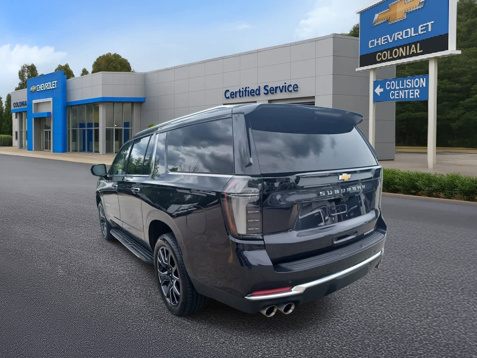 Used 2025 Chevrolet Suburban Premier AWD/4WD image 5