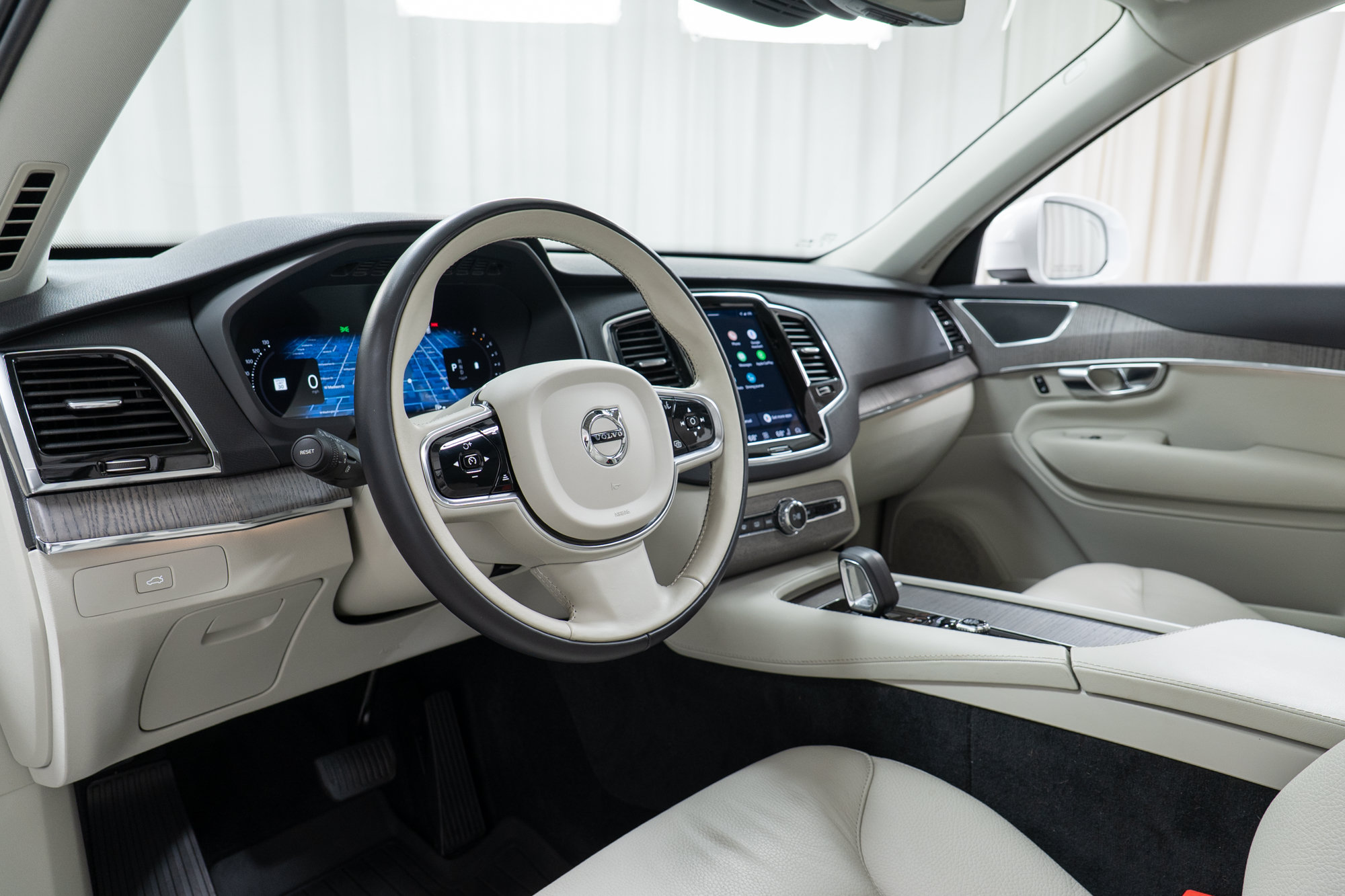 Certified 2023 Volvo XC90 B6 Plus w/ Protection Package Premier AWD/4WD image 12
