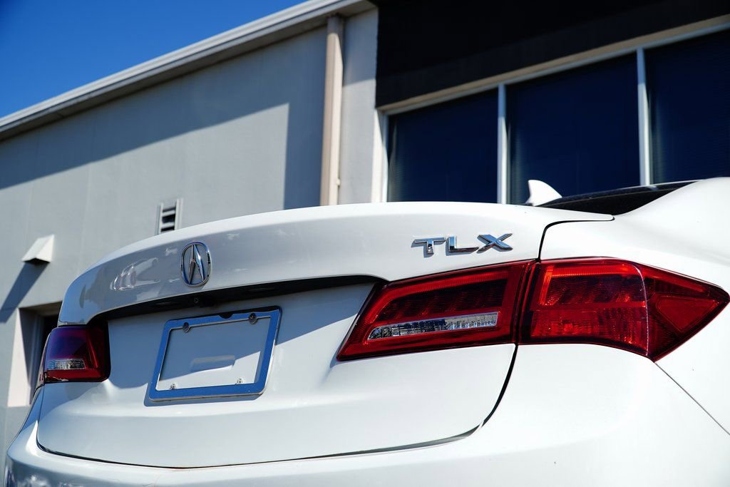Used 2018 Acura TLX w/ Technology Package FWD image 10