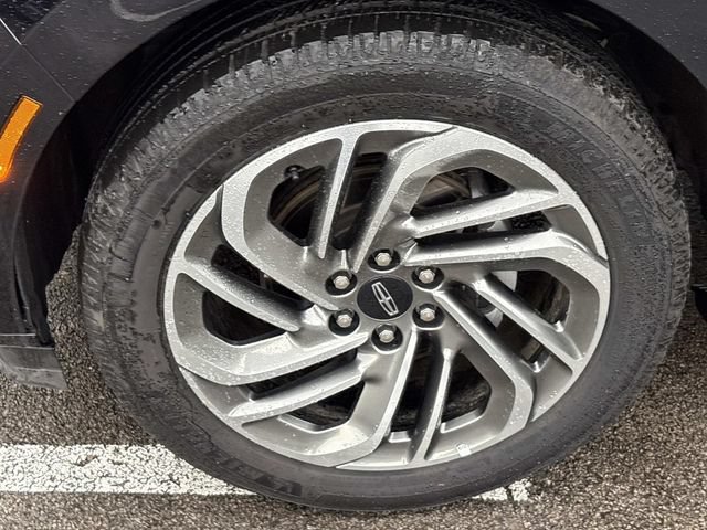 Certified 2025 Lincoln Navigator Reserve AWD/4WD image 10