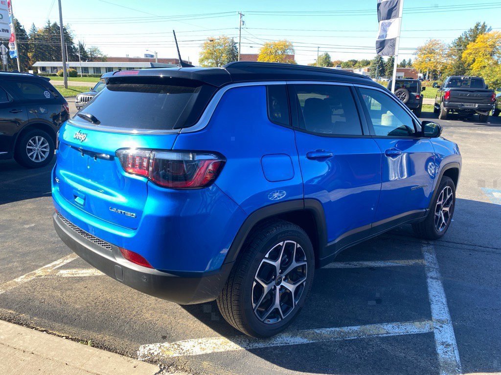 Used 2025 Jeep Compass Limited image 5