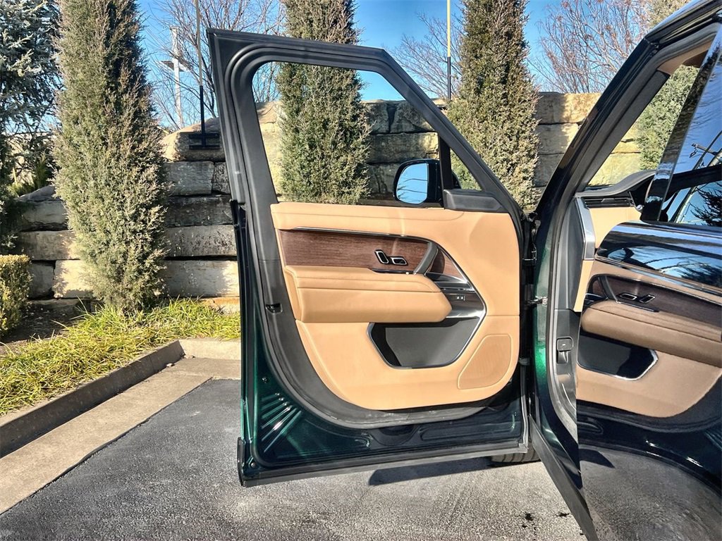 New 2026 Land Rover Range Rover SE image 17