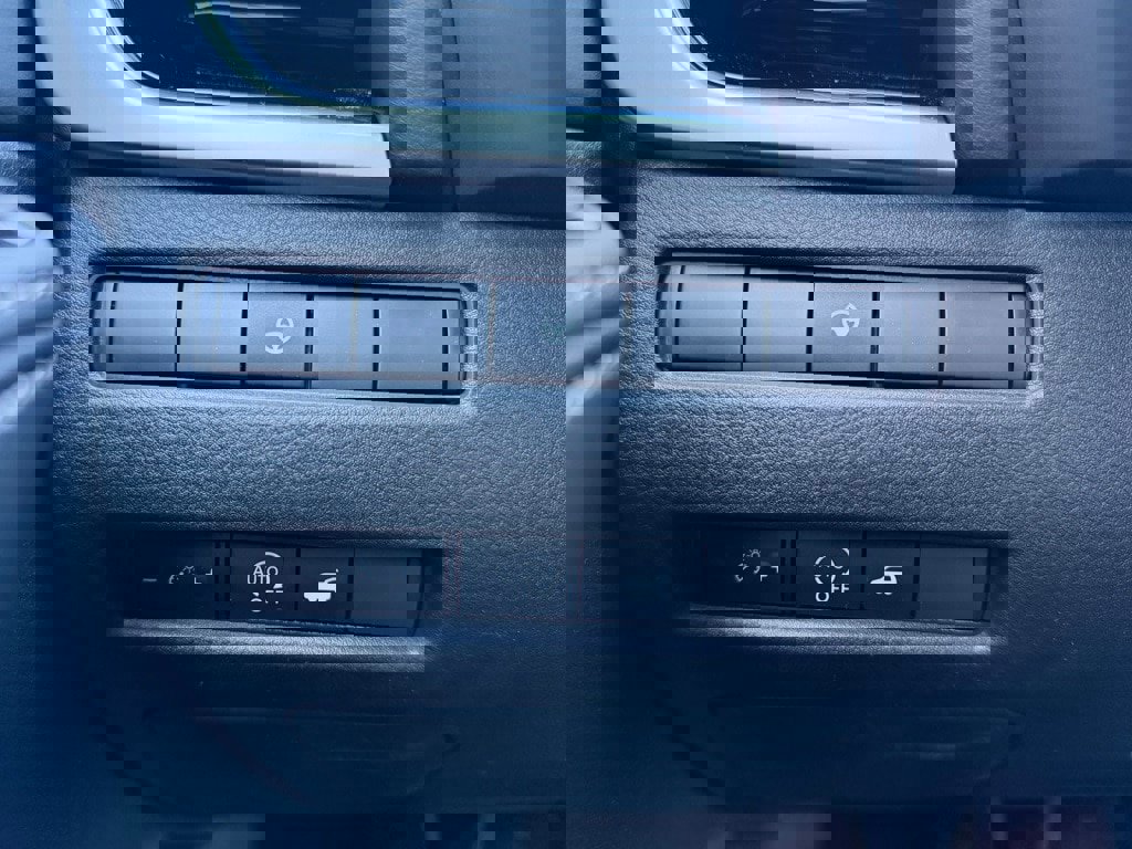 Certified 2025 Nissan Rogue SL image 22