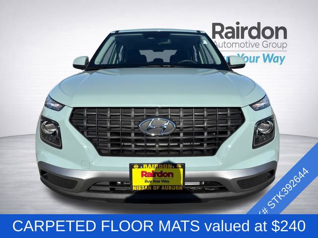 Used 2025 Hyundai Venue SE image 2