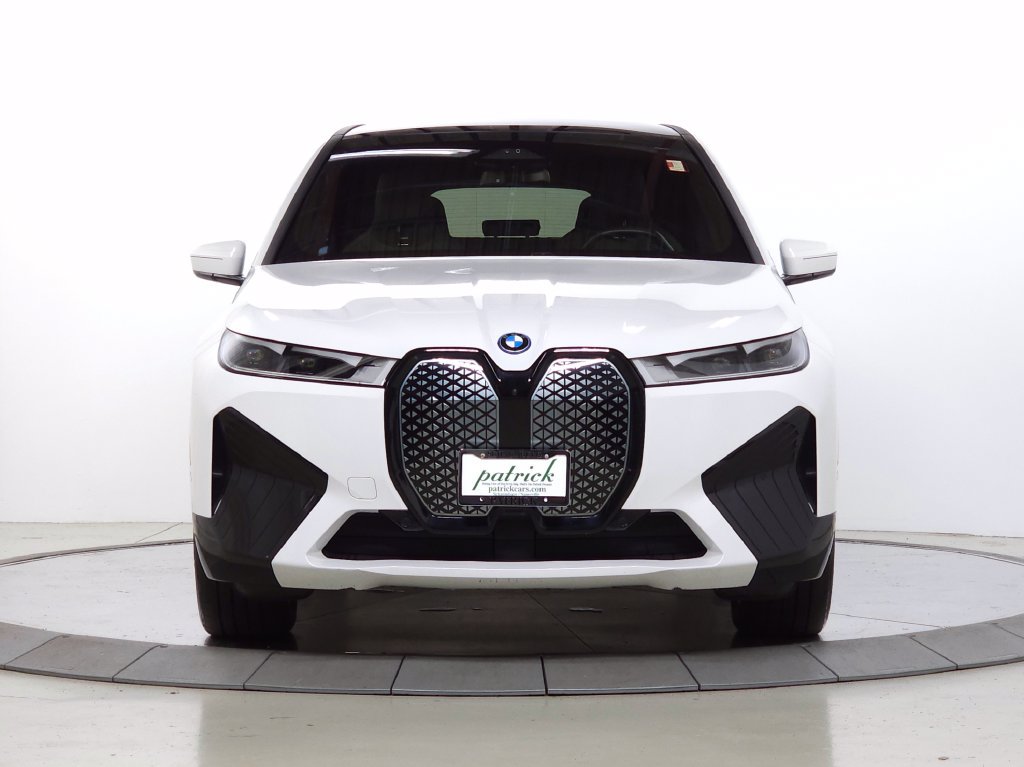 Used 2024 BMW iX xDrive50 w/ Sport Package AWD/4WD image 2
