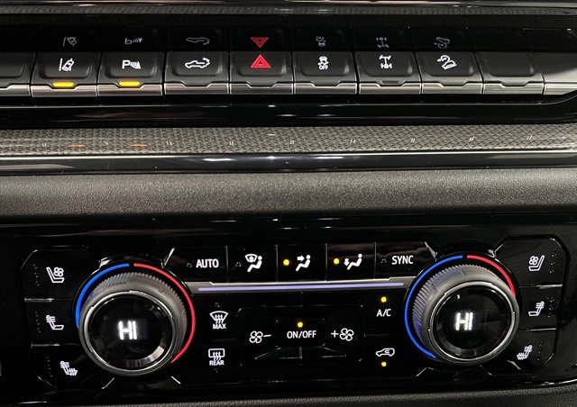 Used 2024 Chevrolet Silverado 2500 ZR2 w/ Technology Package image 40