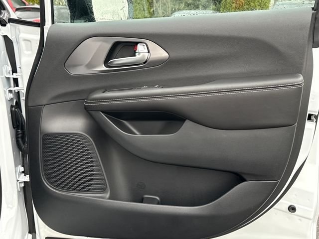 New 2026 Chrysler Pacifica Select image 24