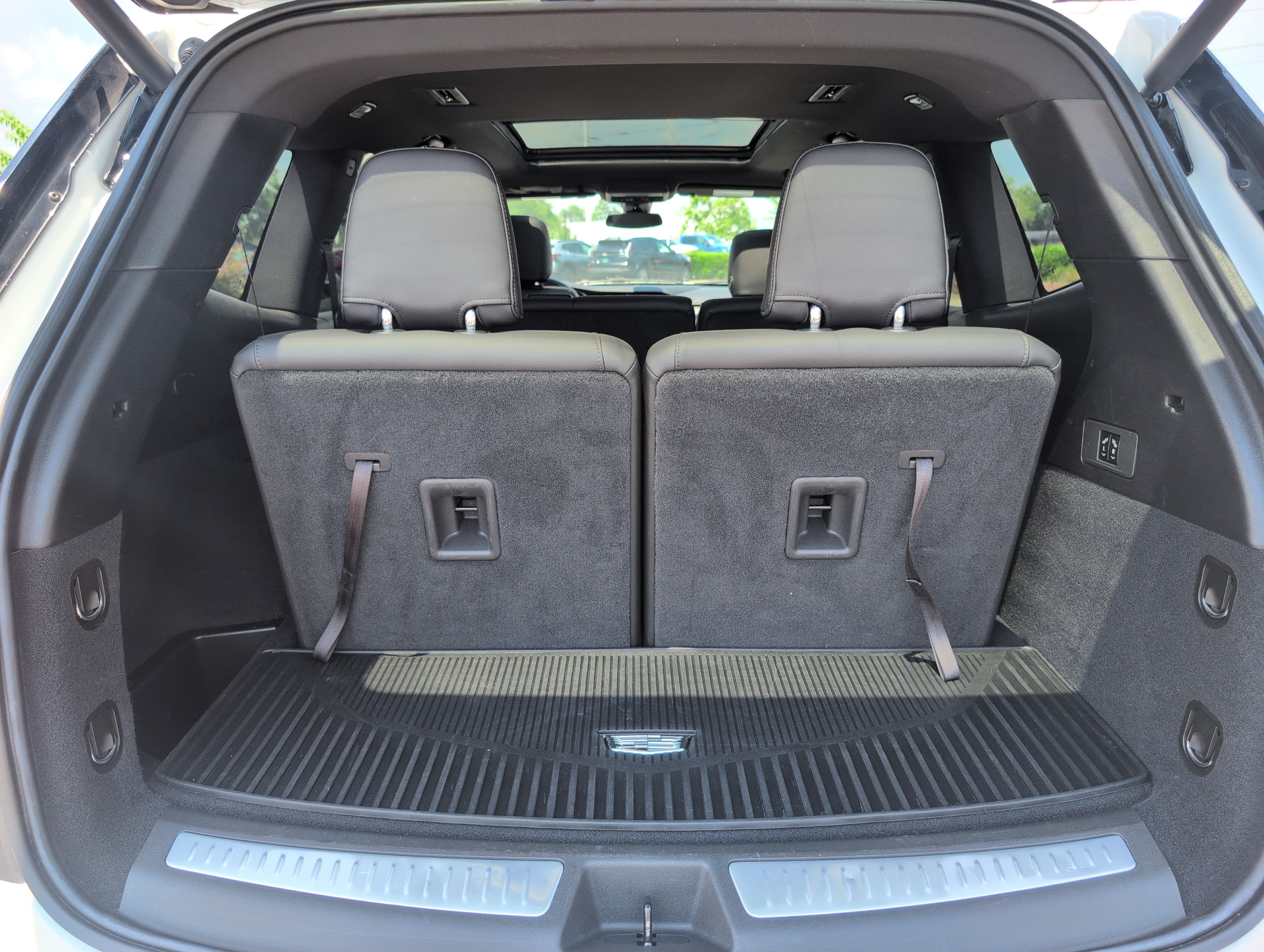 Certified 2024 Cadillac XT6 Luxury w/ LPO, Floor Liner Package AWD/4WD image 5