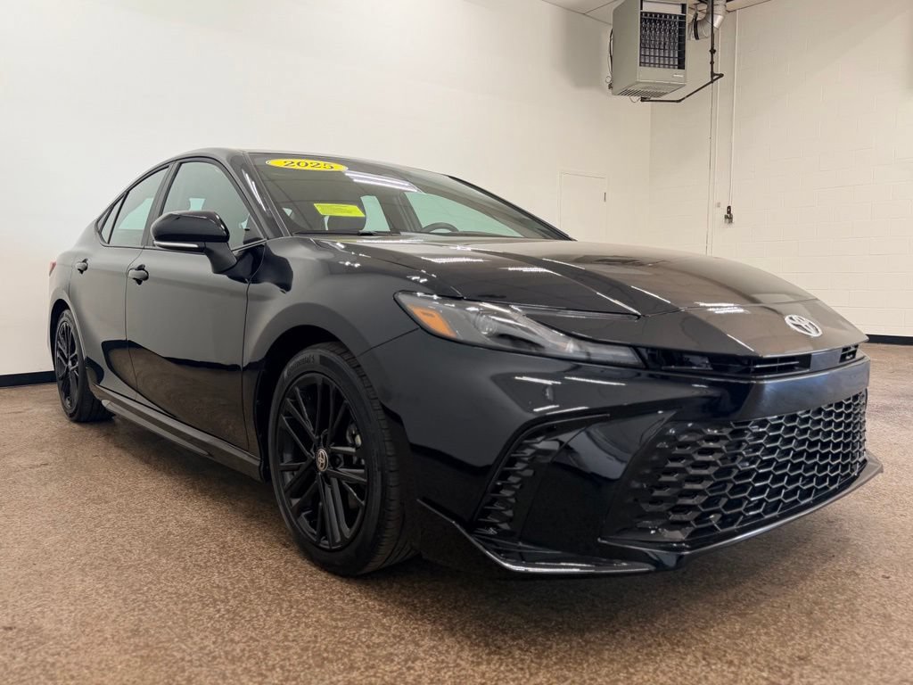 Used 2025 Toyota Camry SE FWD image 8