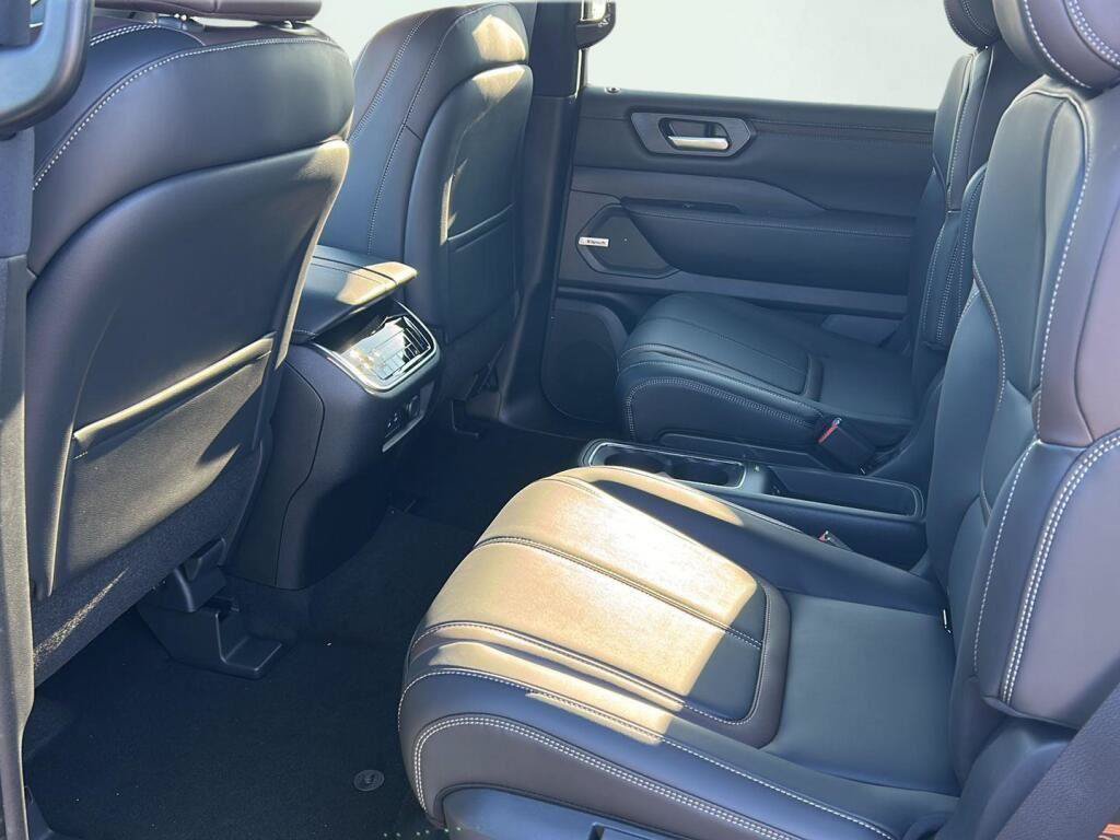 New 2026 Nissan Armada SL w/ Captain's Chari Seat Package AWD/4WD image 27