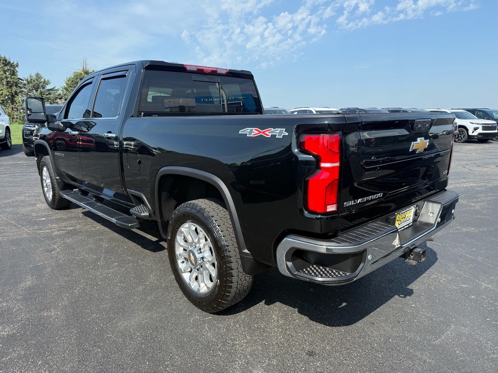 Used 2025 Chevrolet Silverado 2500 LTZ w/ LTZ Premium Package AWD/4WD image 3