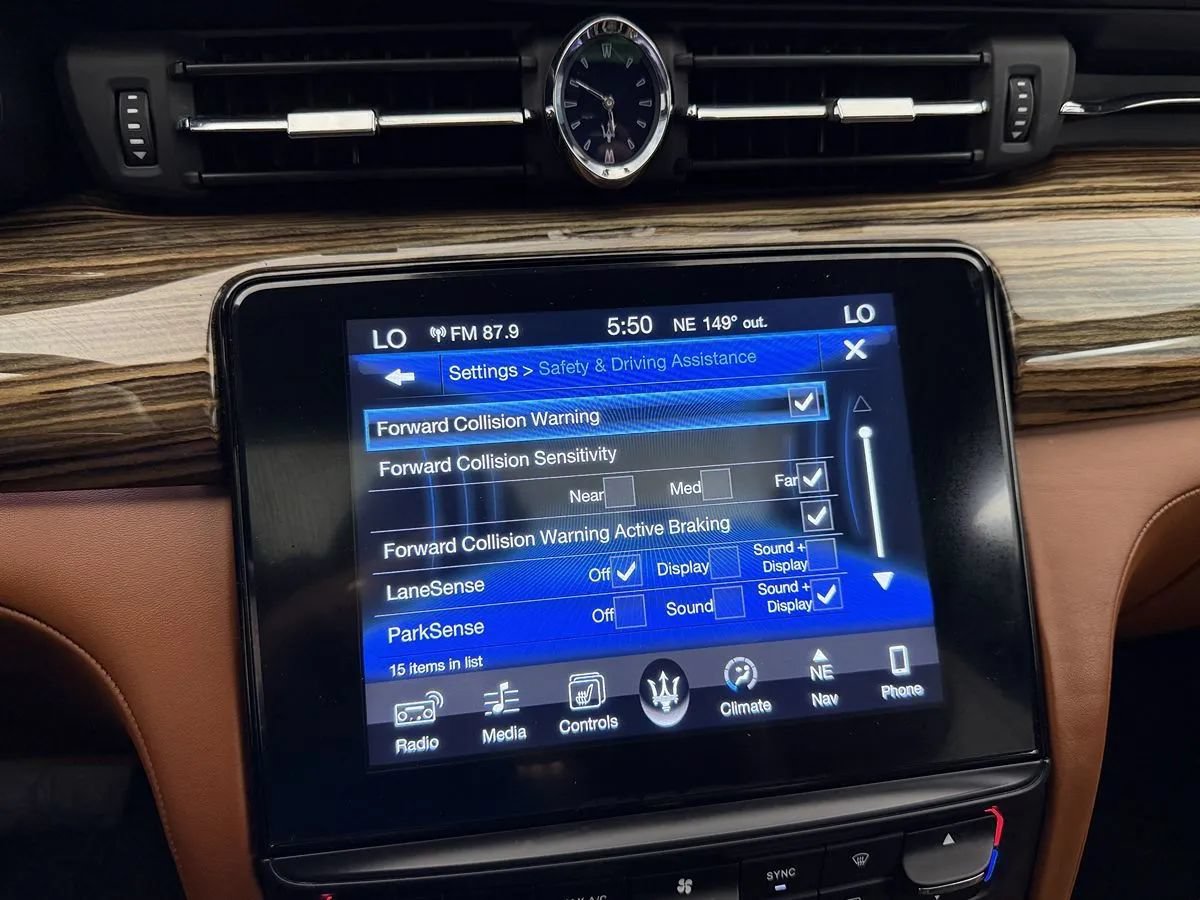 Used 2017 Maserati Quattroporte S GranLusso Q4 AWD/4WD image 18
