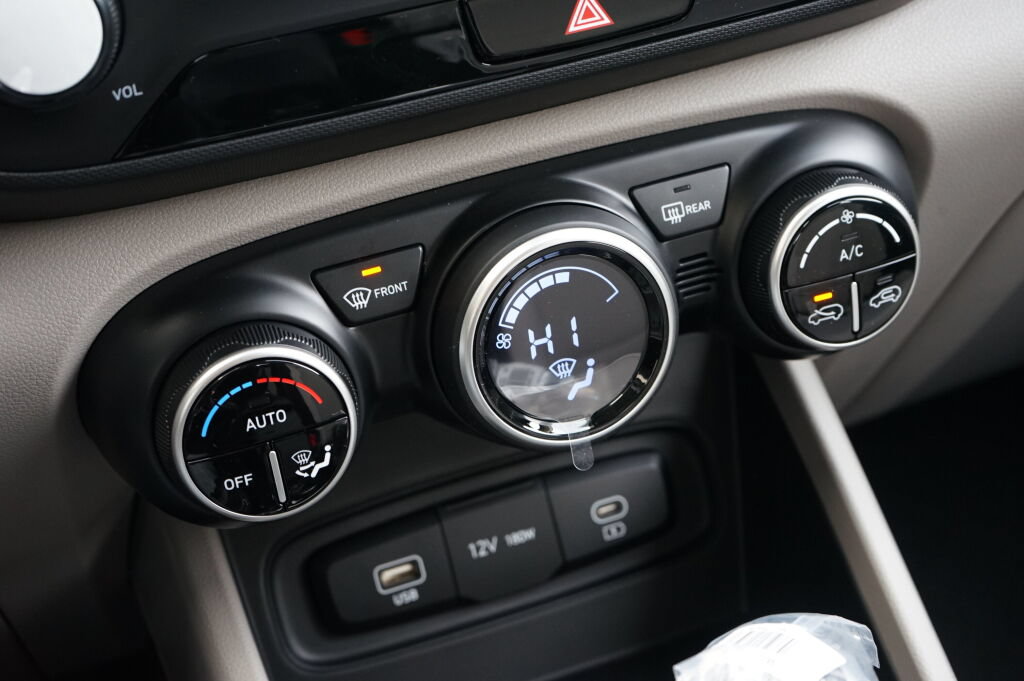 New 2025 Hyundai Venue SEL FWD image 15