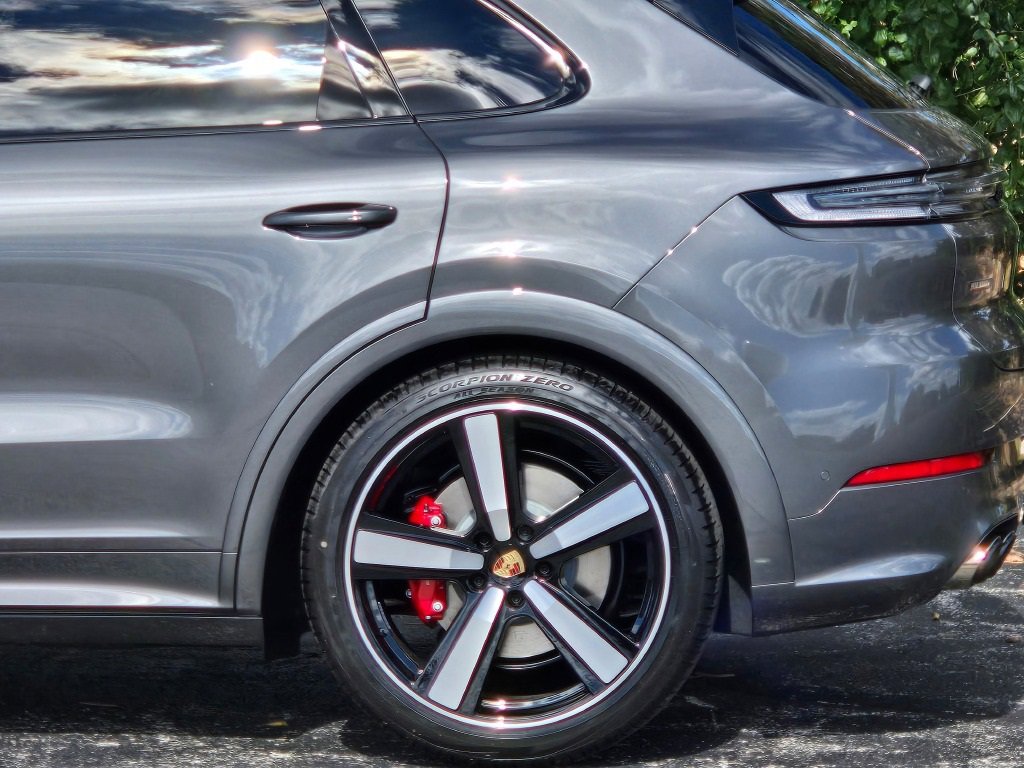 New 2026 Porsche Cayenne GTS image 13