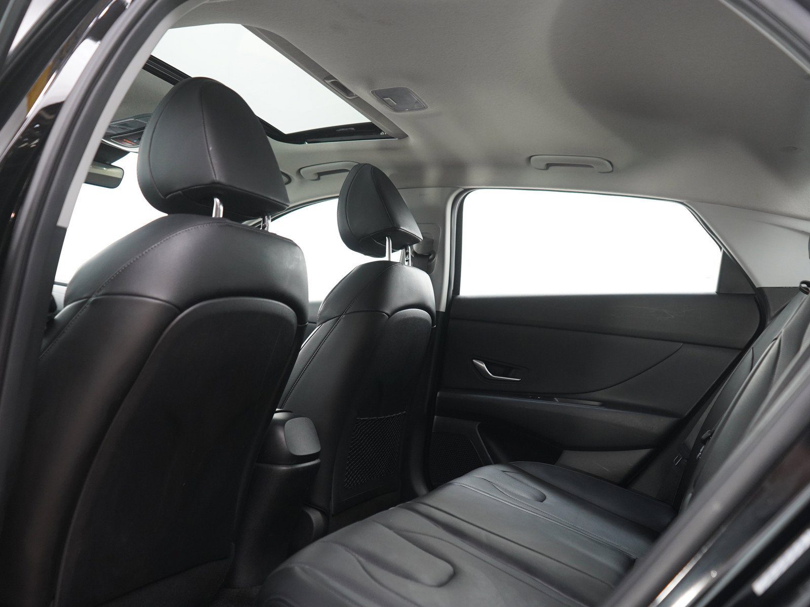 Used 2023 Hyundai Elantra Limited FWD image 17