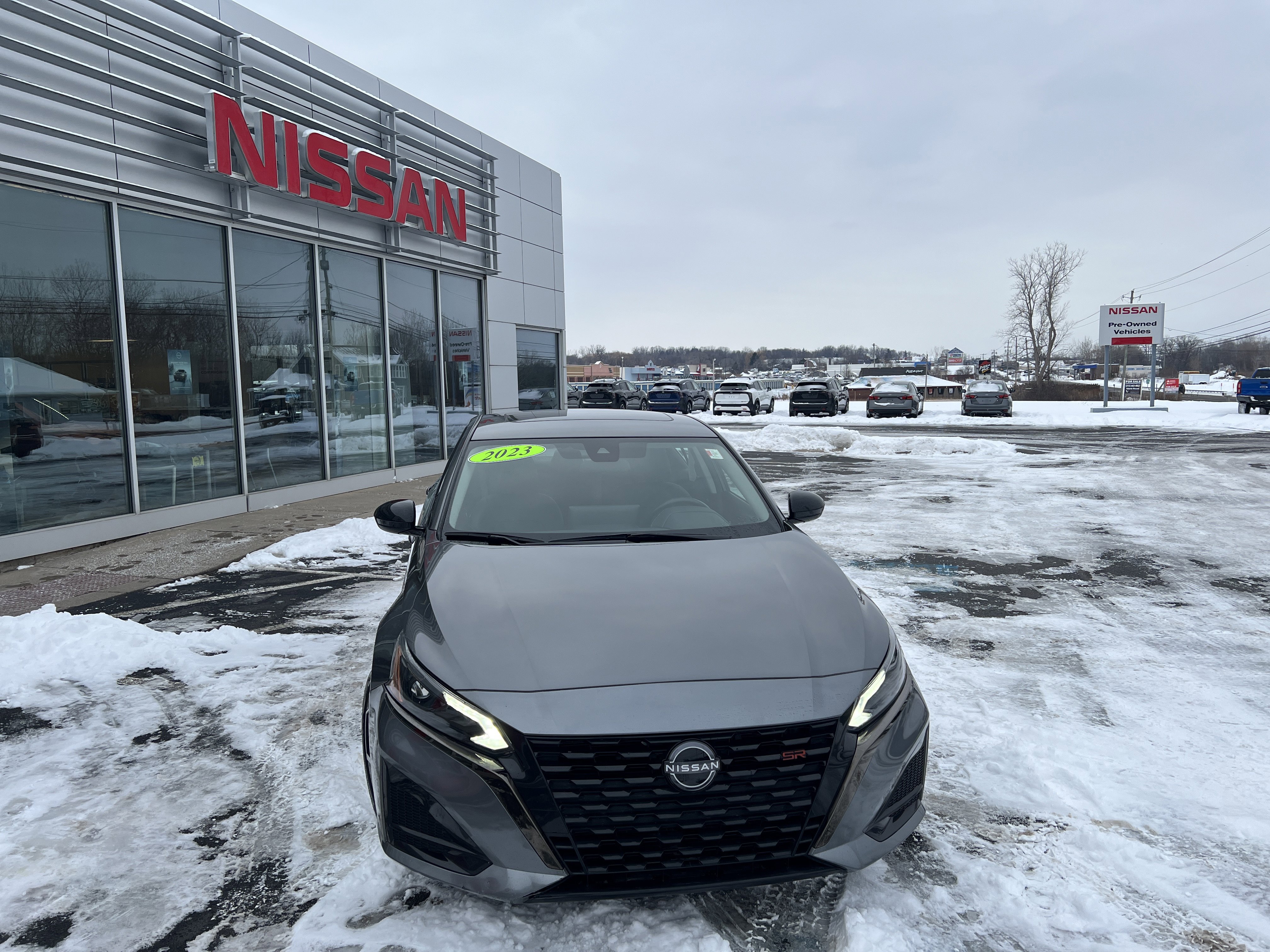 Used 2023 Nissan Altima 2.5 SR w/ SR Premium Package image 16