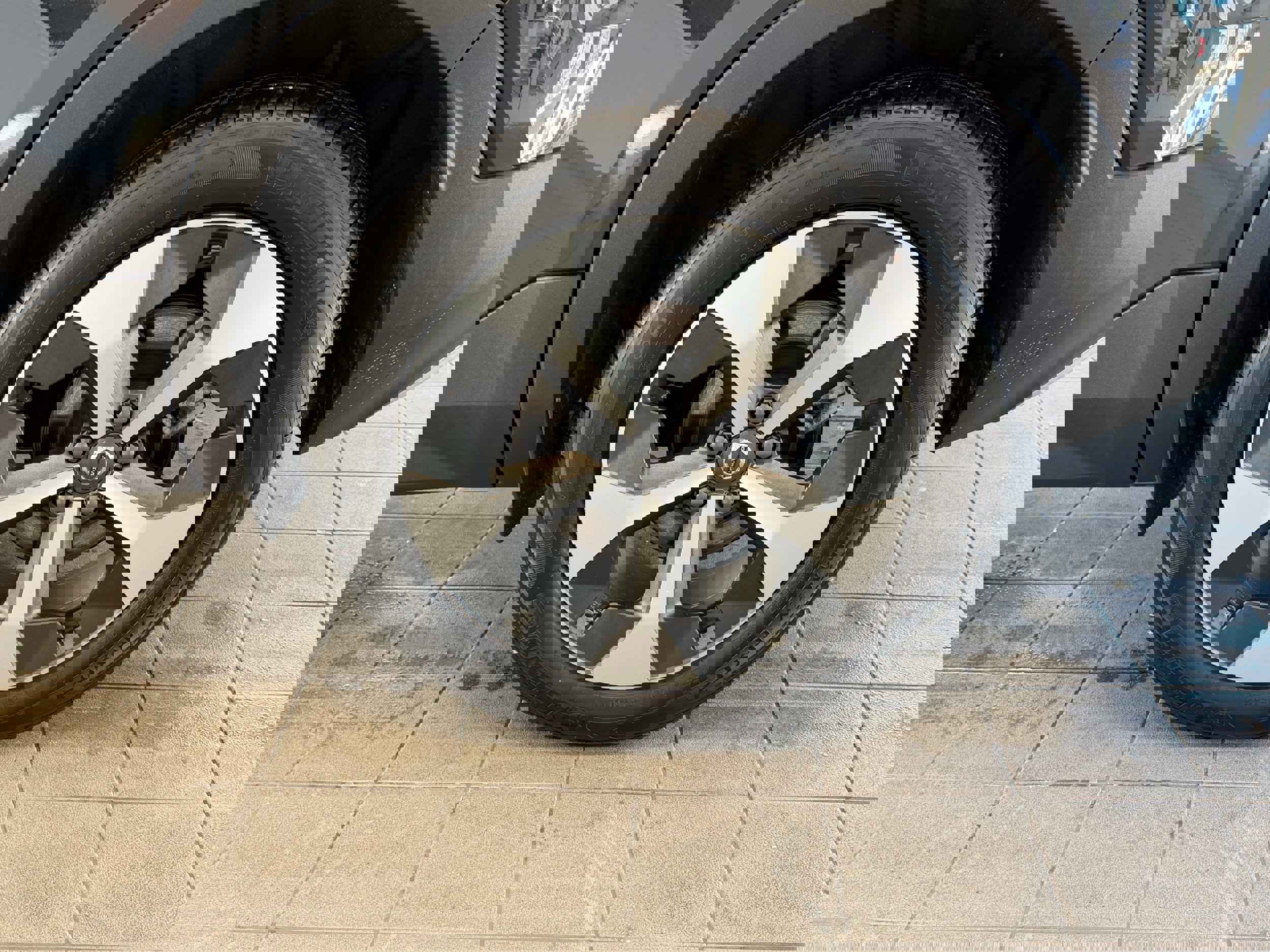 Certified 2025 Volvo XC40 B5 Core w/ Protection Package Premier image 11