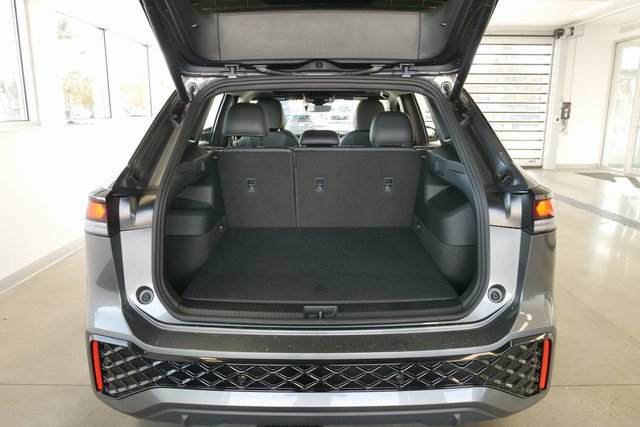 New 2026 Volkswagen Tiguan SE R-Line image 13