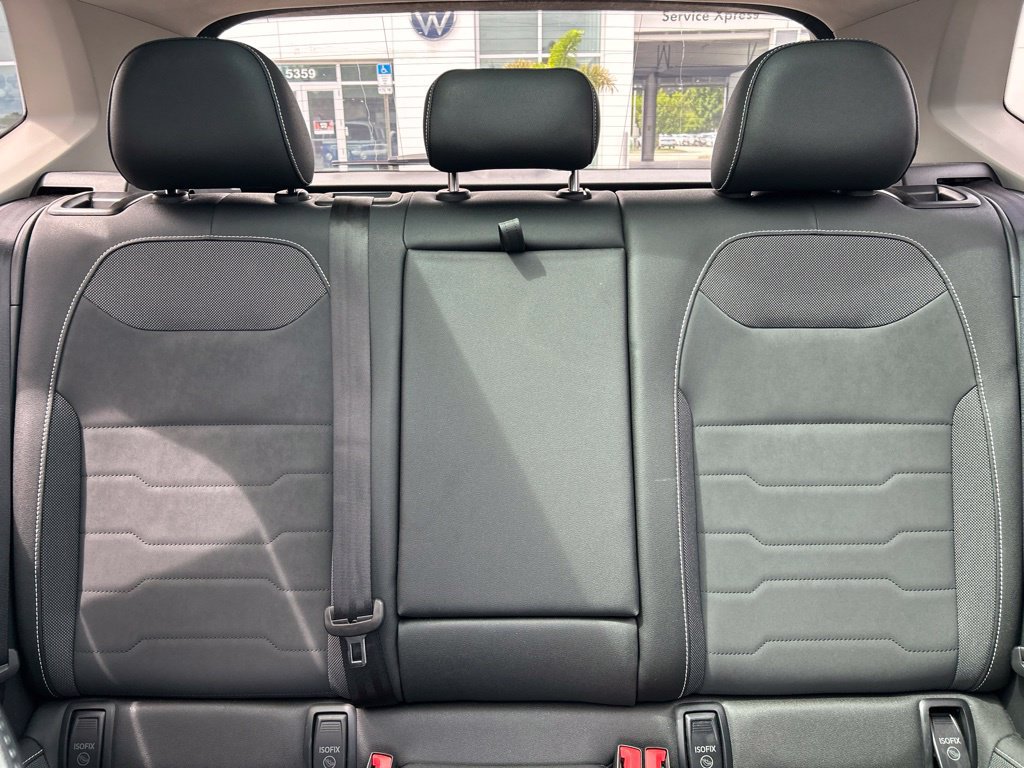 Certified 2025 Volkswagen Taos SE w/ Panoramic Sunroof Package FWD image 13