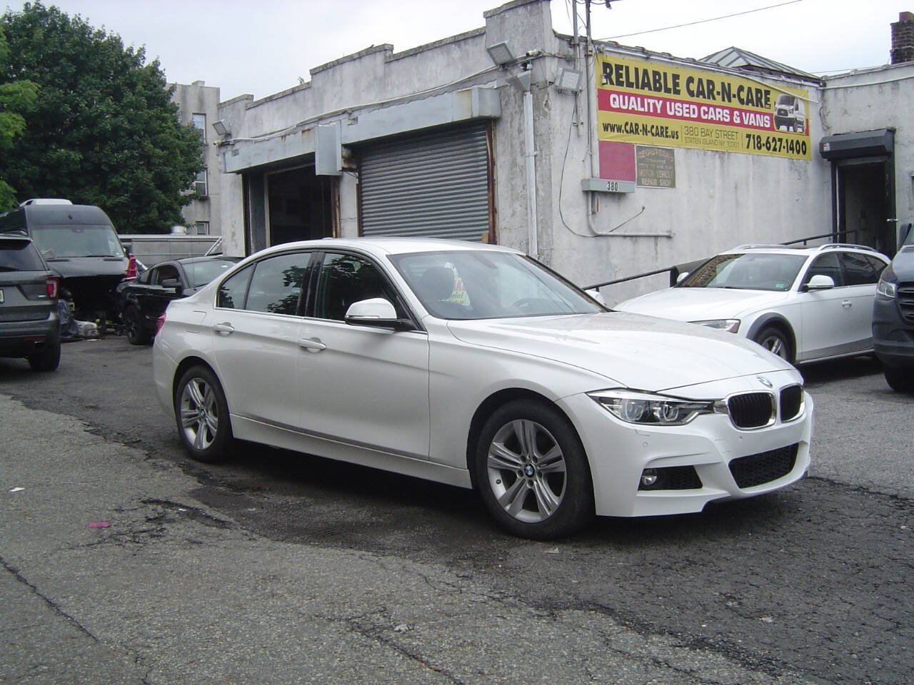 Used 2018 BMW 330i xDrive Sedan AWD/4WD image 3