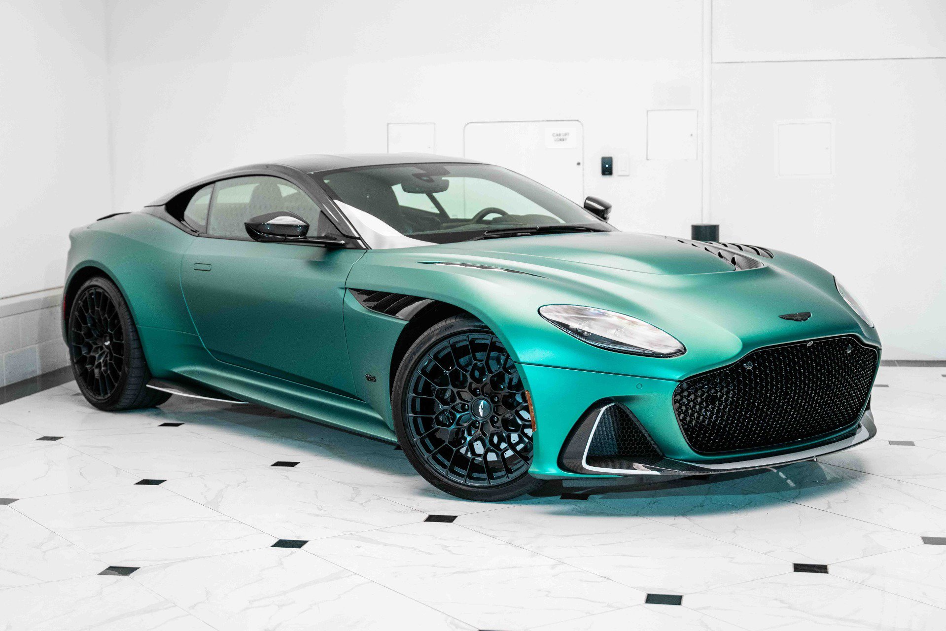 Used 2023 Aston Martin DBS Coupe RWD image 33