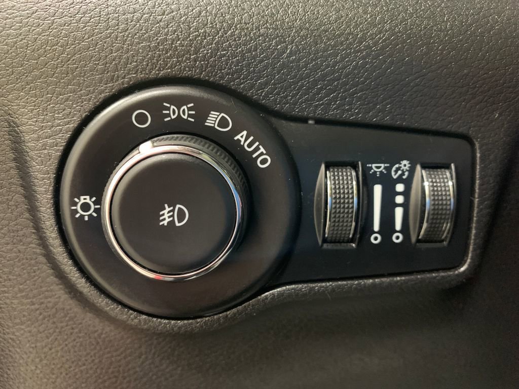 Used 2022 Jeep Compass Limited image 24