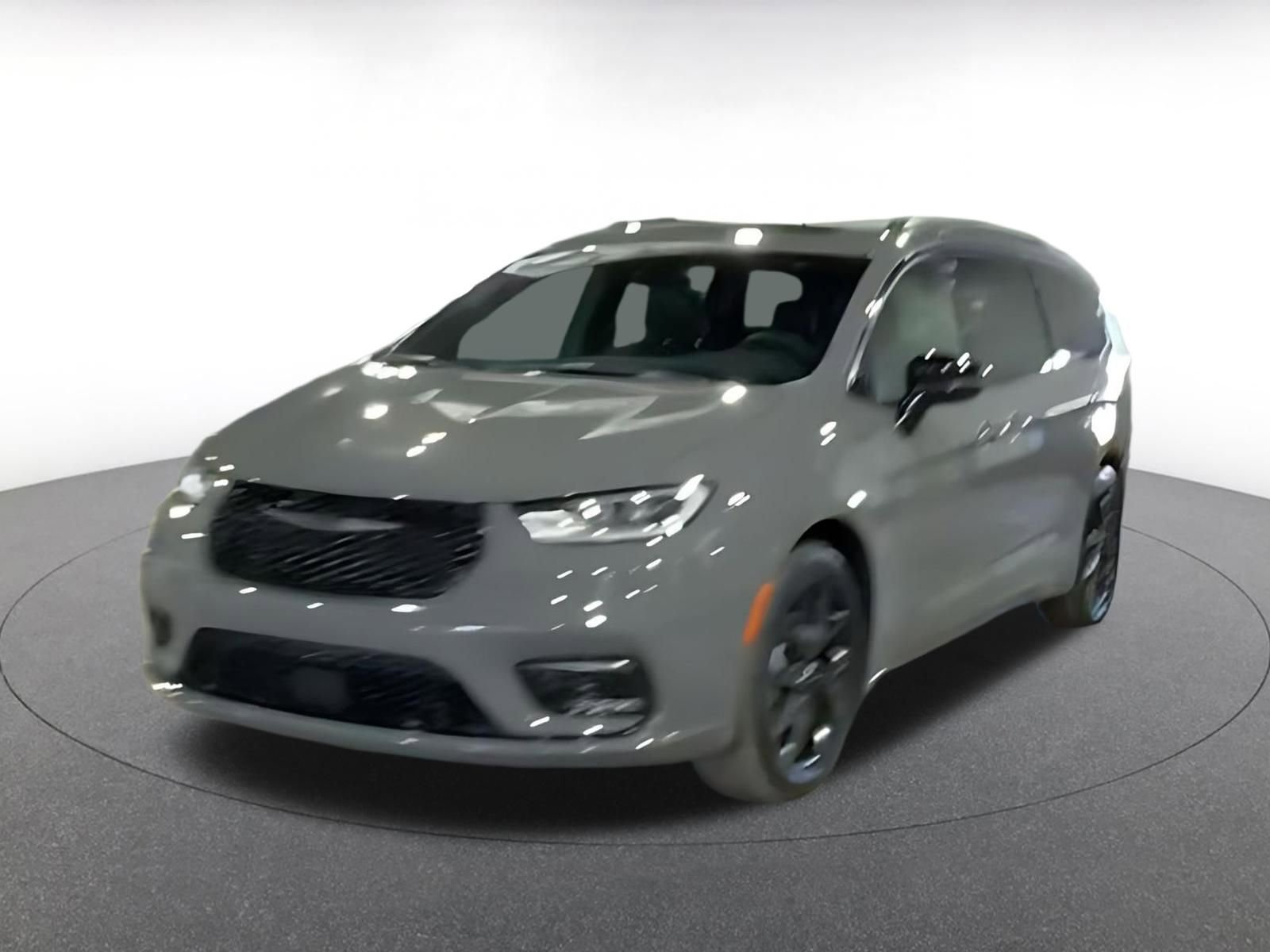 Used 2025 Chrysler Pacifica Limited image 3