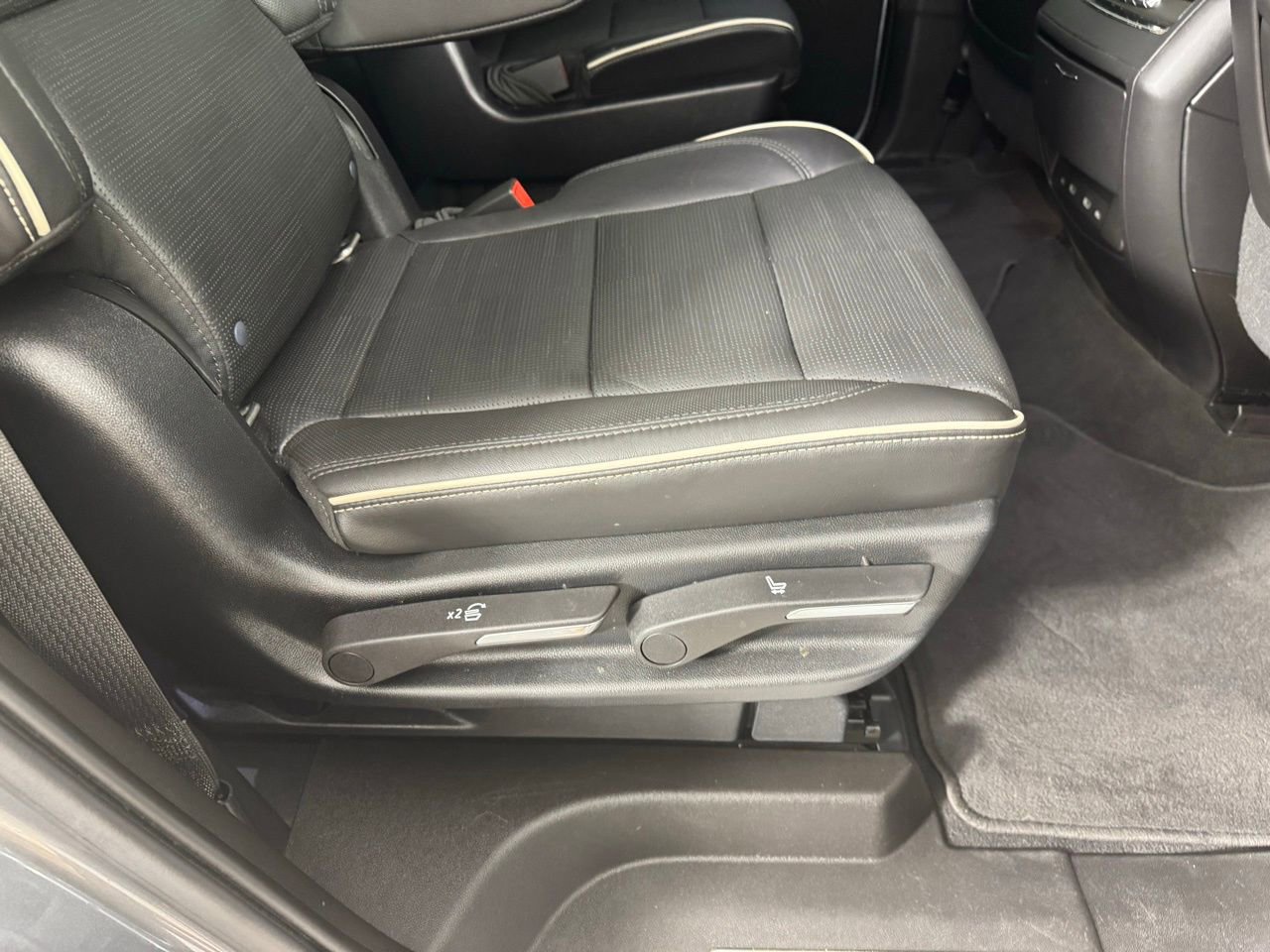 Used 2021 Cadillac Escalade Sport w/ LPO, ONYX Package RWD image 32