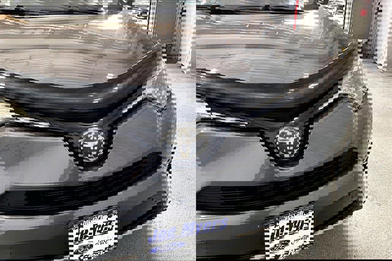 Used 2018 Toyota RAV4 XLE image 7