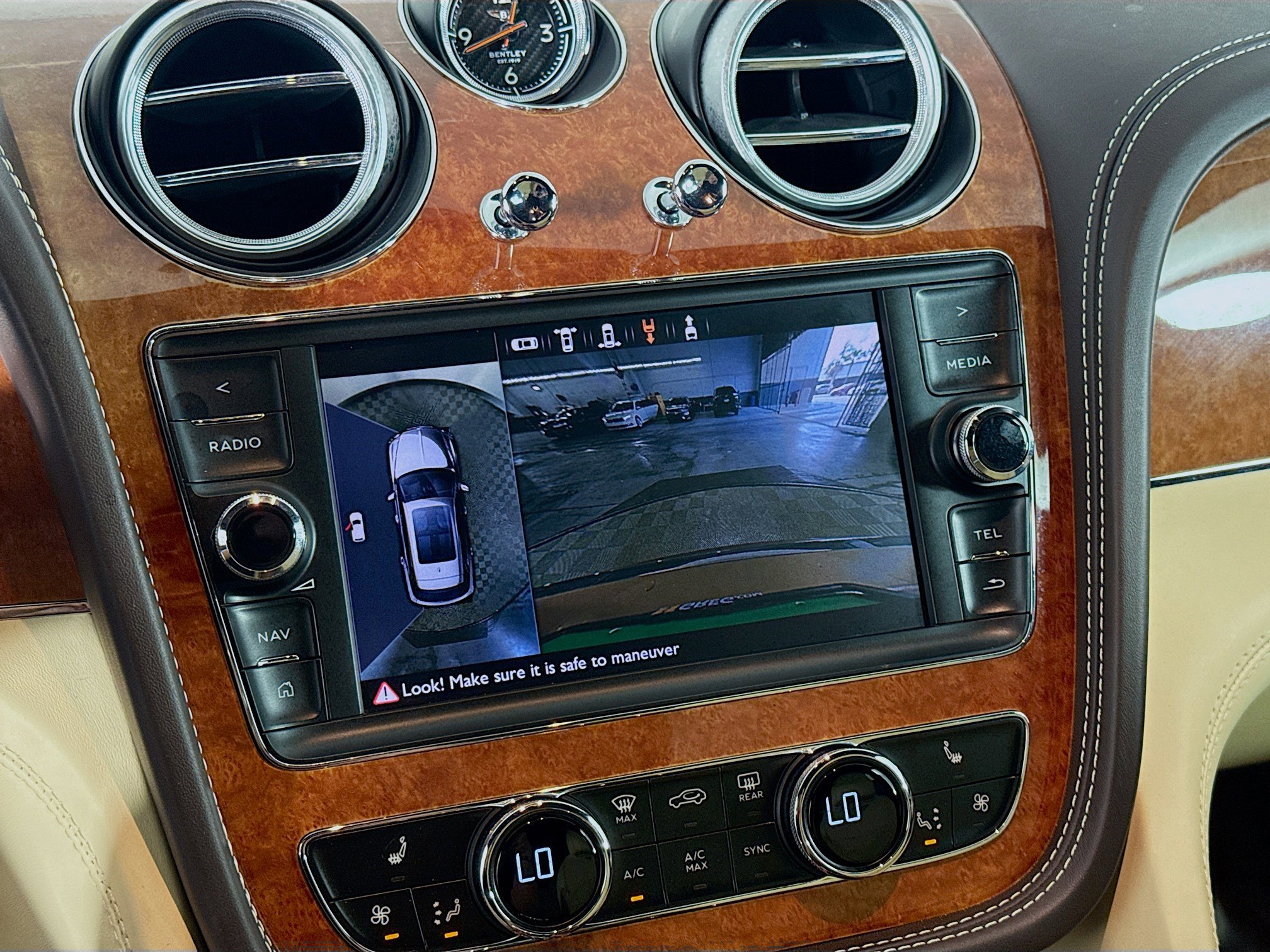 Used 2019 Bentley Bentayga image 19