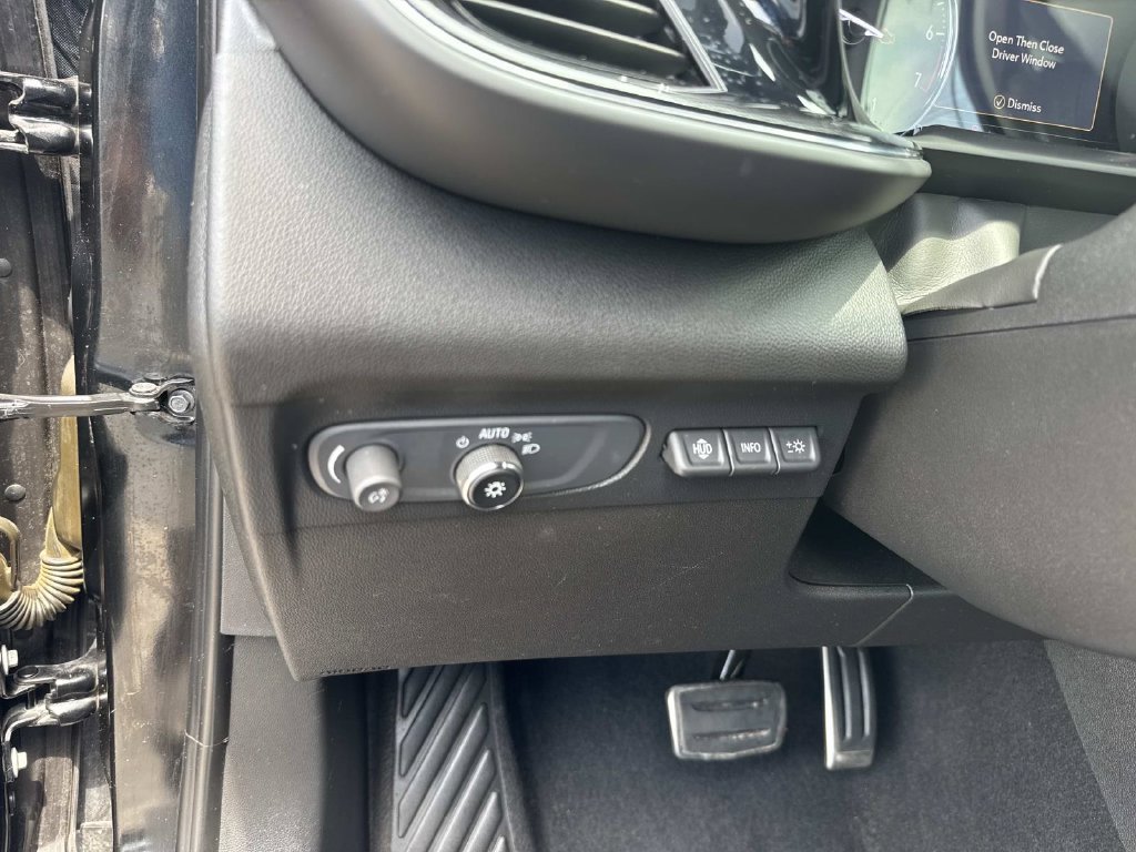 Used 2022 Buick Envision Essence w/ Technology Package II FWD image 22