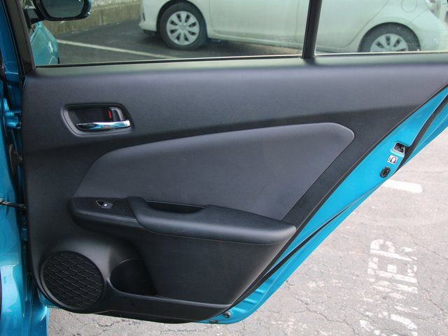 Used 2018 Toyota Prius Prime Premium w/ Carpet Mat Package image 27