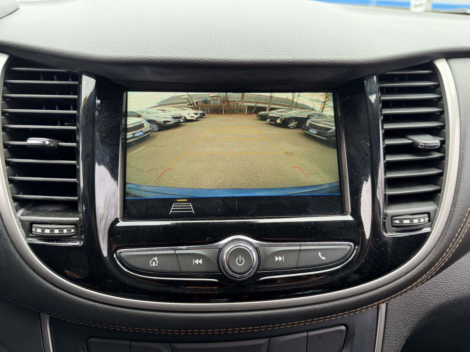 Used 2019 Chevrolet Trax LT w/ Driver Confidence Package image 19