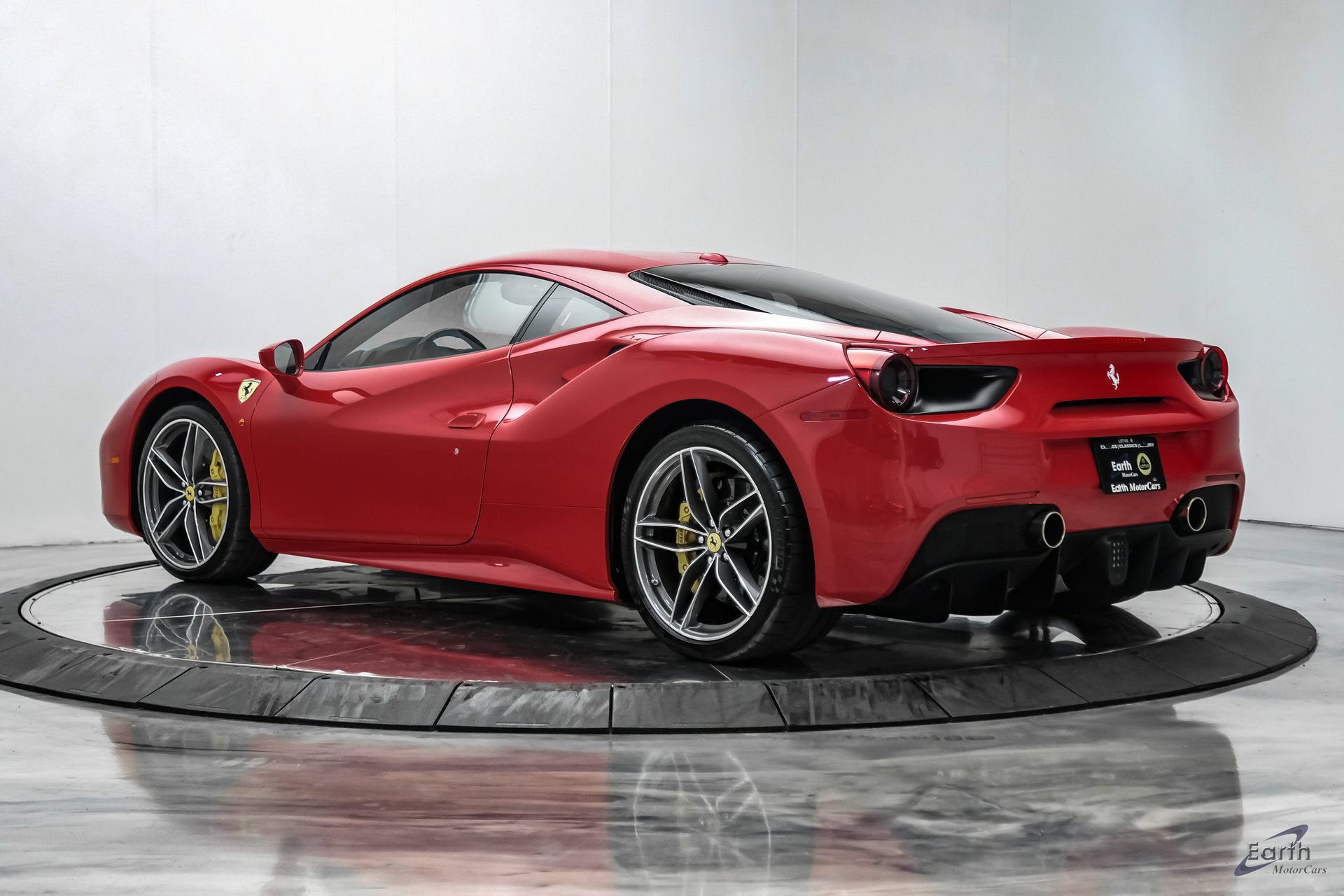 Used 2017 Ferrari 488 GTB RWD image 11